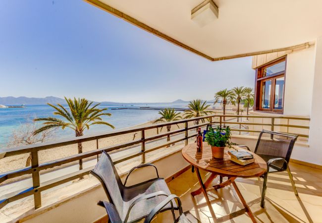  in Puerto Pollensa - Beachfront Apartment Simar by Sealand Villas