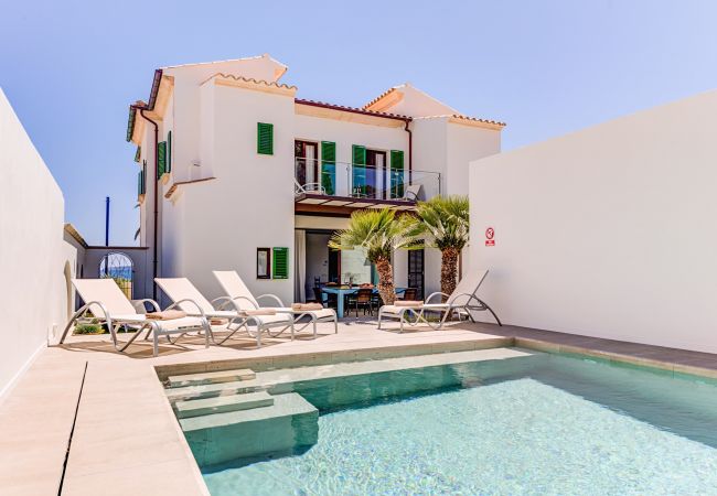 Villa in Puerto Pollensa - Beach Villa Silver by Sealand Villas