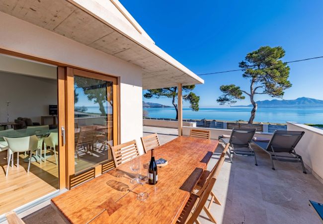 Villa in Puerto Pollensa - Seafront Villa Mar i Pins by Sealand Villas